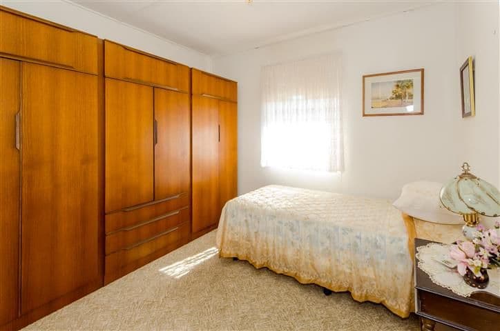 8 Charles Street, West Gladstone QLD 4680, West Gladstone - Thumbnail 5