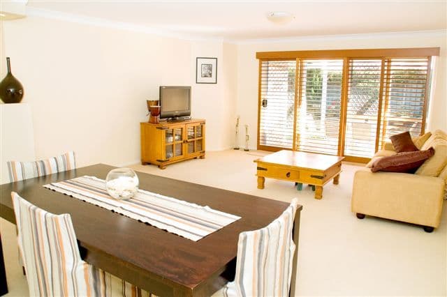 2004/18 Enderley Avenue, Surfers Paradise, QLD, 4217, Surfers Paradise - Thumbnail 2