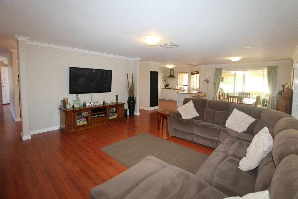 55 Landsdale Road, Darch WA 6065, Darch - Thumbnail 3