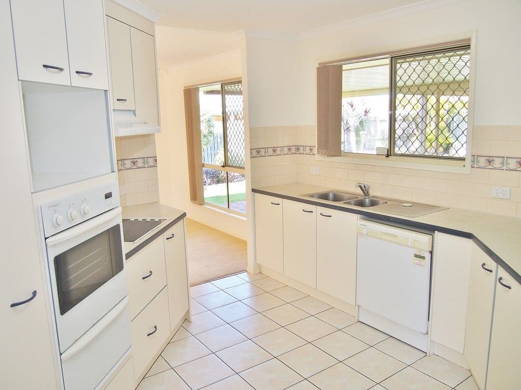 129 Colyton Street, Torquay QLD 4655, Torquay - Thumbnail 2