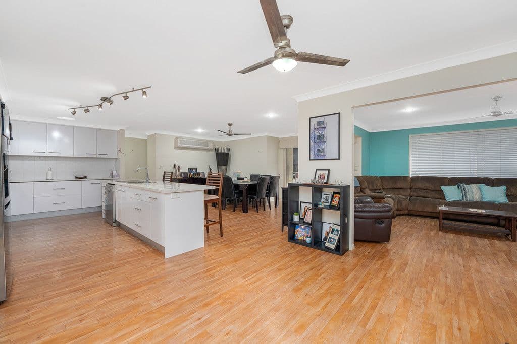 5 Dotterel Crescent, North Lakes QLD 4509, North Lakes - Thumbnail 4