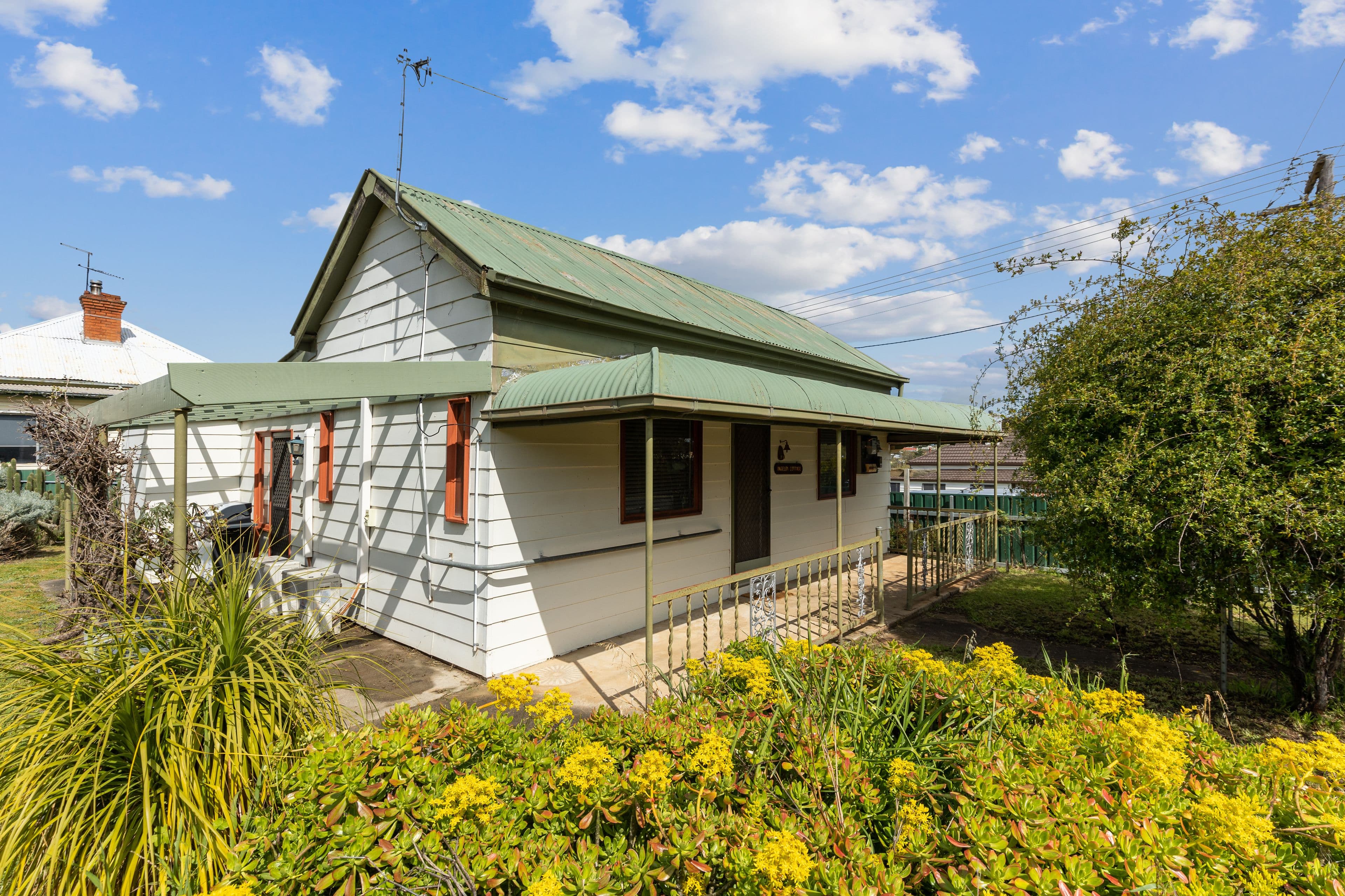 27 Crown Street, Junee NSW 2663, Junee - Image 1