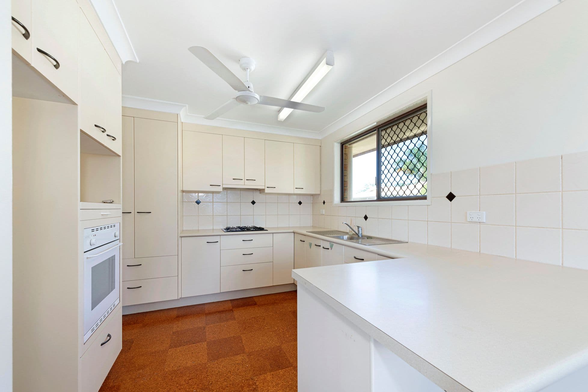 2 Lutz Court, Avenell Heights QLD 4670, Avenell Heights - Thumbnail 5