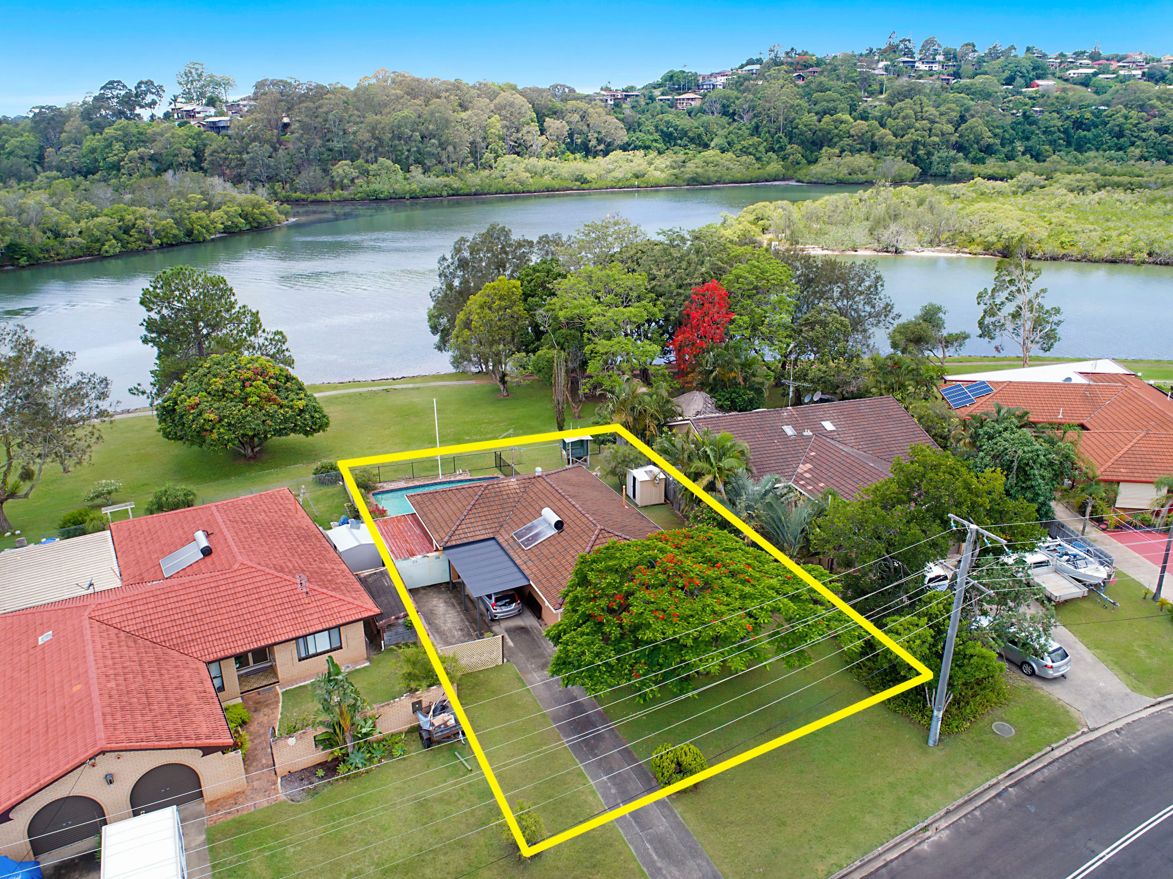 107 Sunset Boulevard, Tweed Heads West - Image 1
