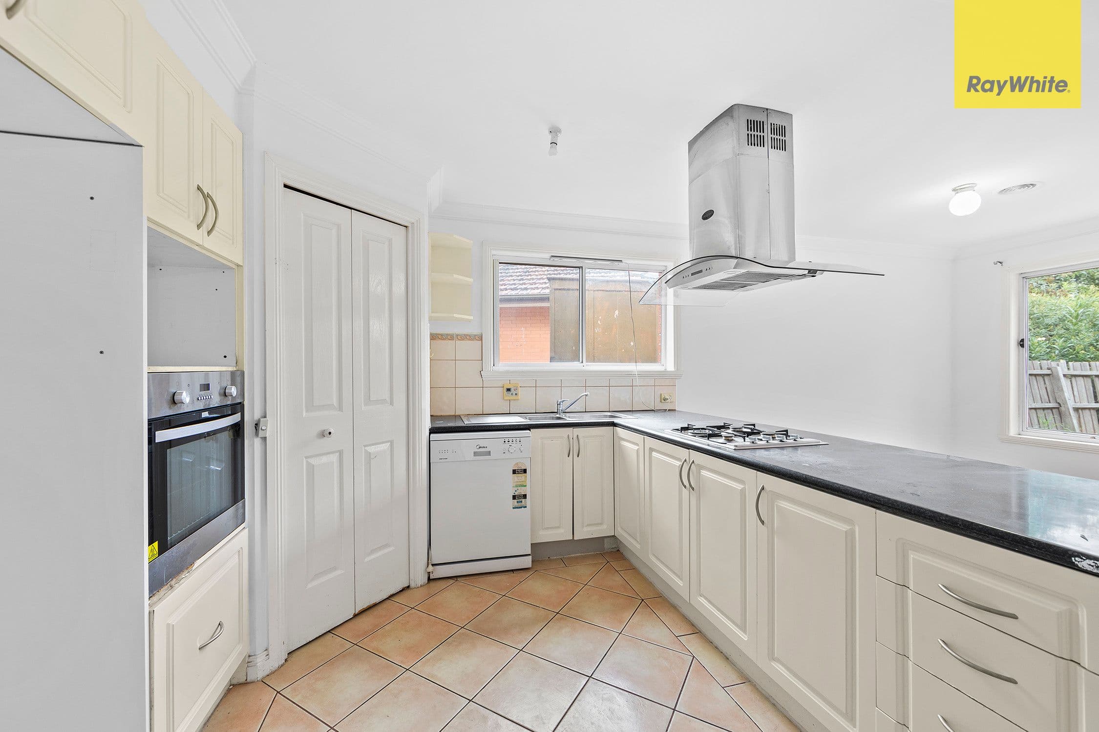 15 Stradbroke Drive, St Albans VIC 3021, St Albans - Thumbnail 3