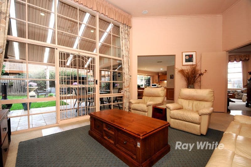 38 Jessica Close, WANTIRNA SOUTH VIC 3152, Wantirna South - Thumbnail 2