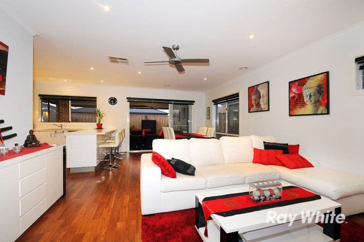 59 Linden Tree Way, Cranbourne North VIC 3977, Cranbourne North - Thumbnail 2