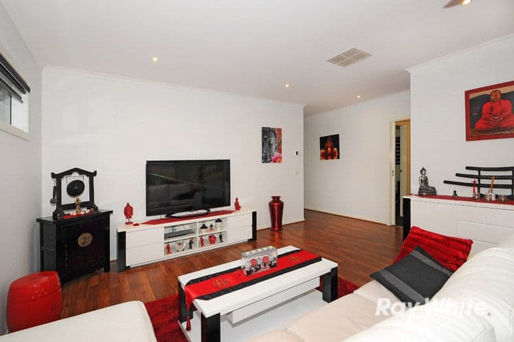 59 Linden Tree Way, Cranbourne North VIC 3977, Cranbourne North - Thumbnail 3