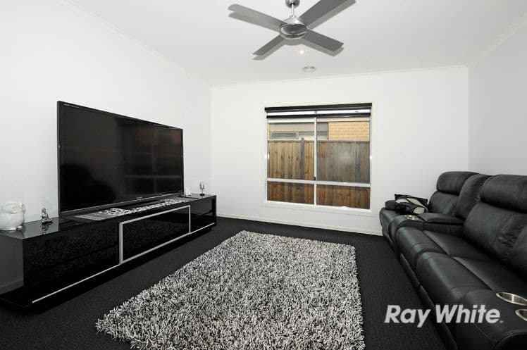 59 Linden Tree Way, Cranbourne North VIC 3977, Cranbourne North - Thumbnail 4