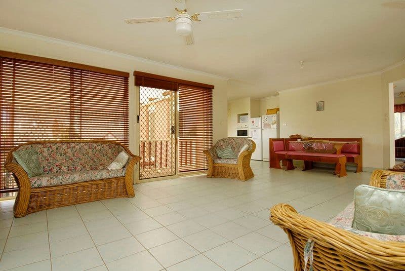 218 Eighth Avenue, ROSEBUD VIC 3939, Rosebud - Thumbnail 4