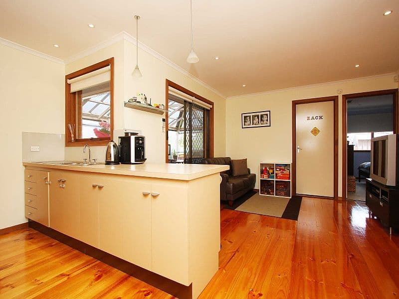 21 Higgs Avenue, MILL PARK VIC 3082, Mill Park - Thumbnail 6