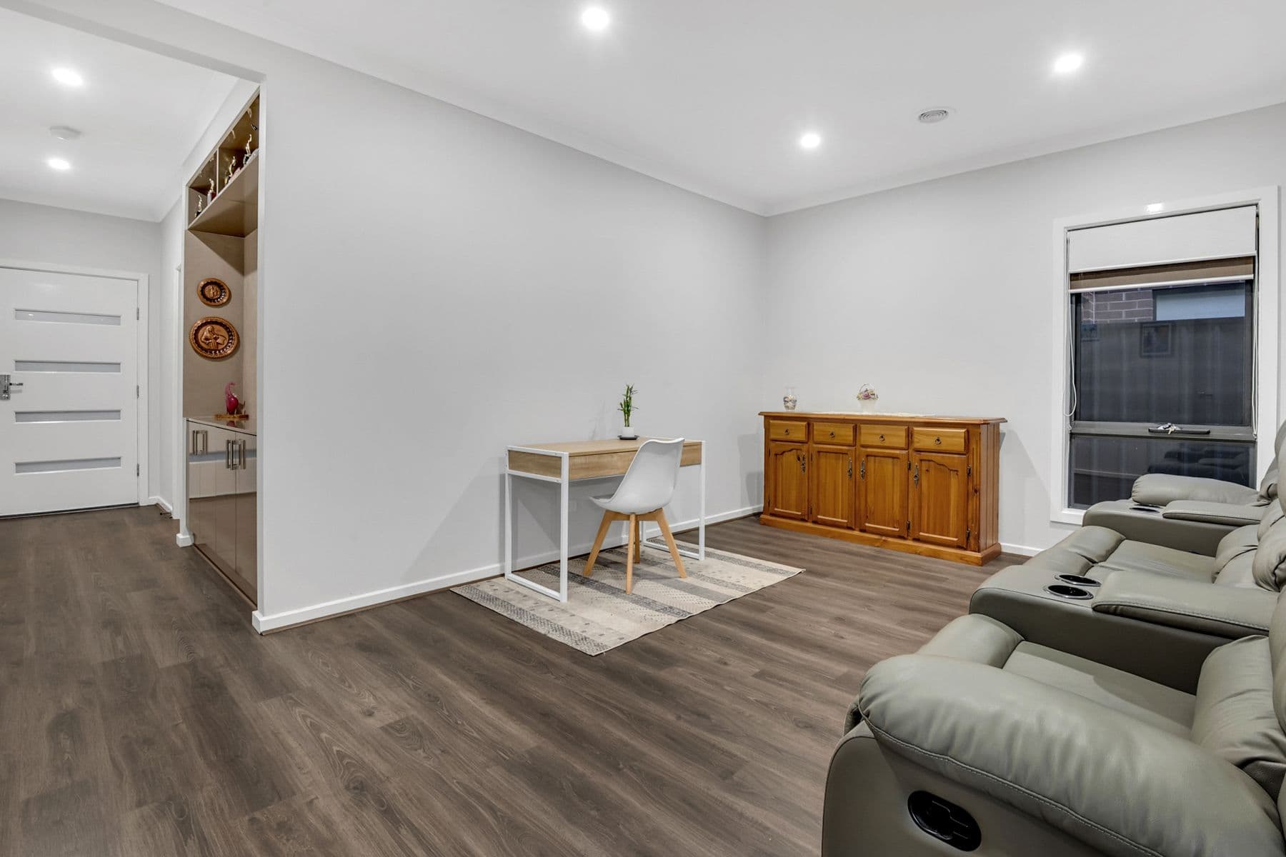 19 Woodgrove Street, Craigieburn VIC 3064, Craigieburn - Thumbnail 2
