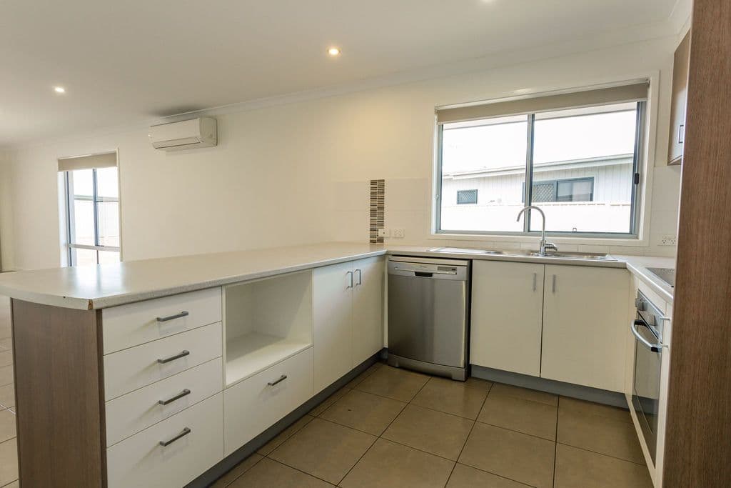 13 Singleton Court, Emerald QLD 4720, Emerald - Thumbnail 4