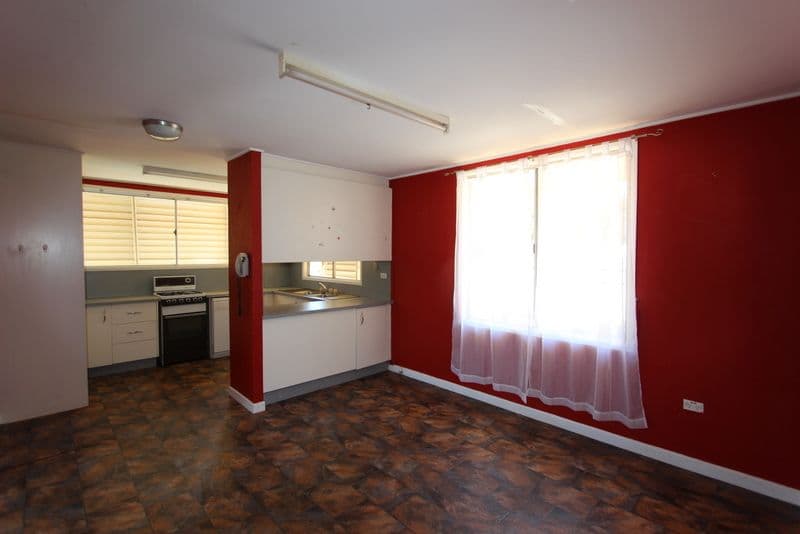 202 Parry Street, Charleville QLD 4470, Charleville - Thumbnail 2