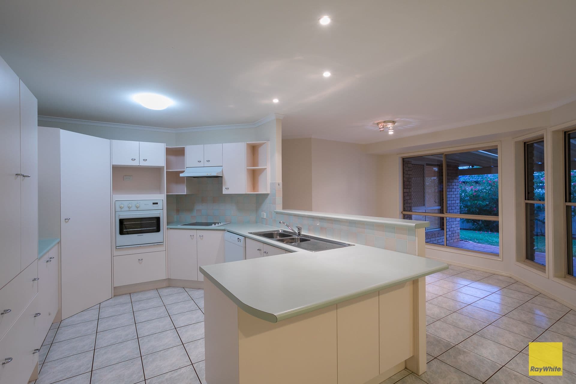 24 Cliftonville Place, Redland Bay QLD 4165, Redland Bay - Thumbnail 3