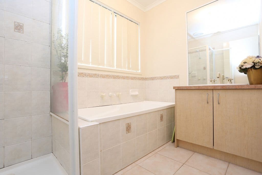 12 O'Donnell Drive, Caroline Springs VIC 3023, Caroline Springs - Thumbnail 3