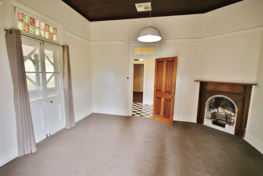 2 Lovell Street, YOUNG NSW 2594, Young - Thumbnail 4
