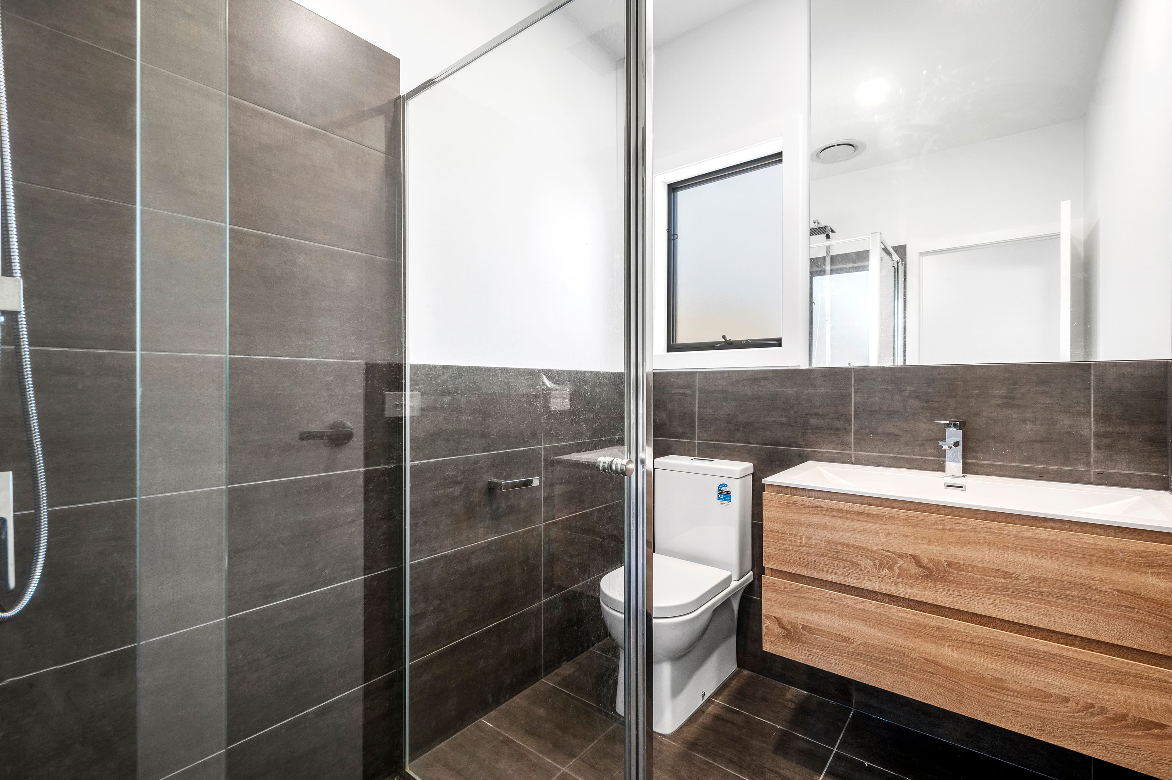 18 Gardiner Avenue, Dandenong North VIC 3175, Dandenong North - Thumbnail 8