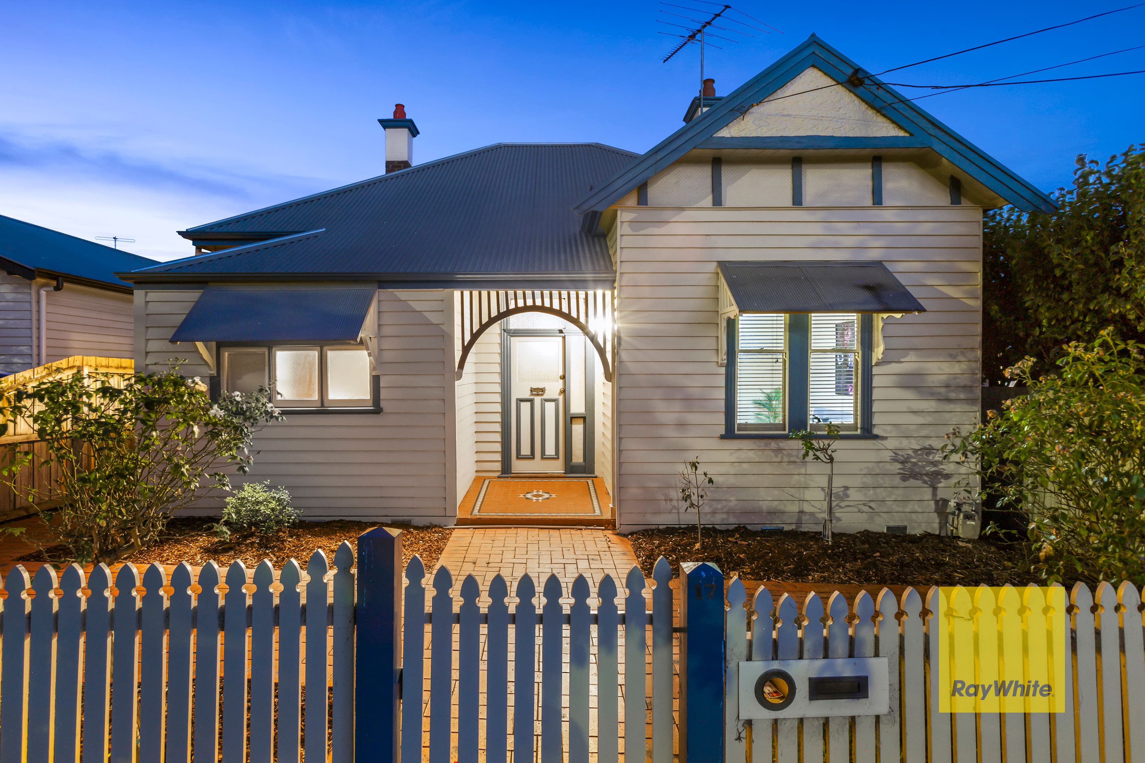 17 Bourke Crescent, Geelong VIC 3220, Geelong - Thumbnail 2