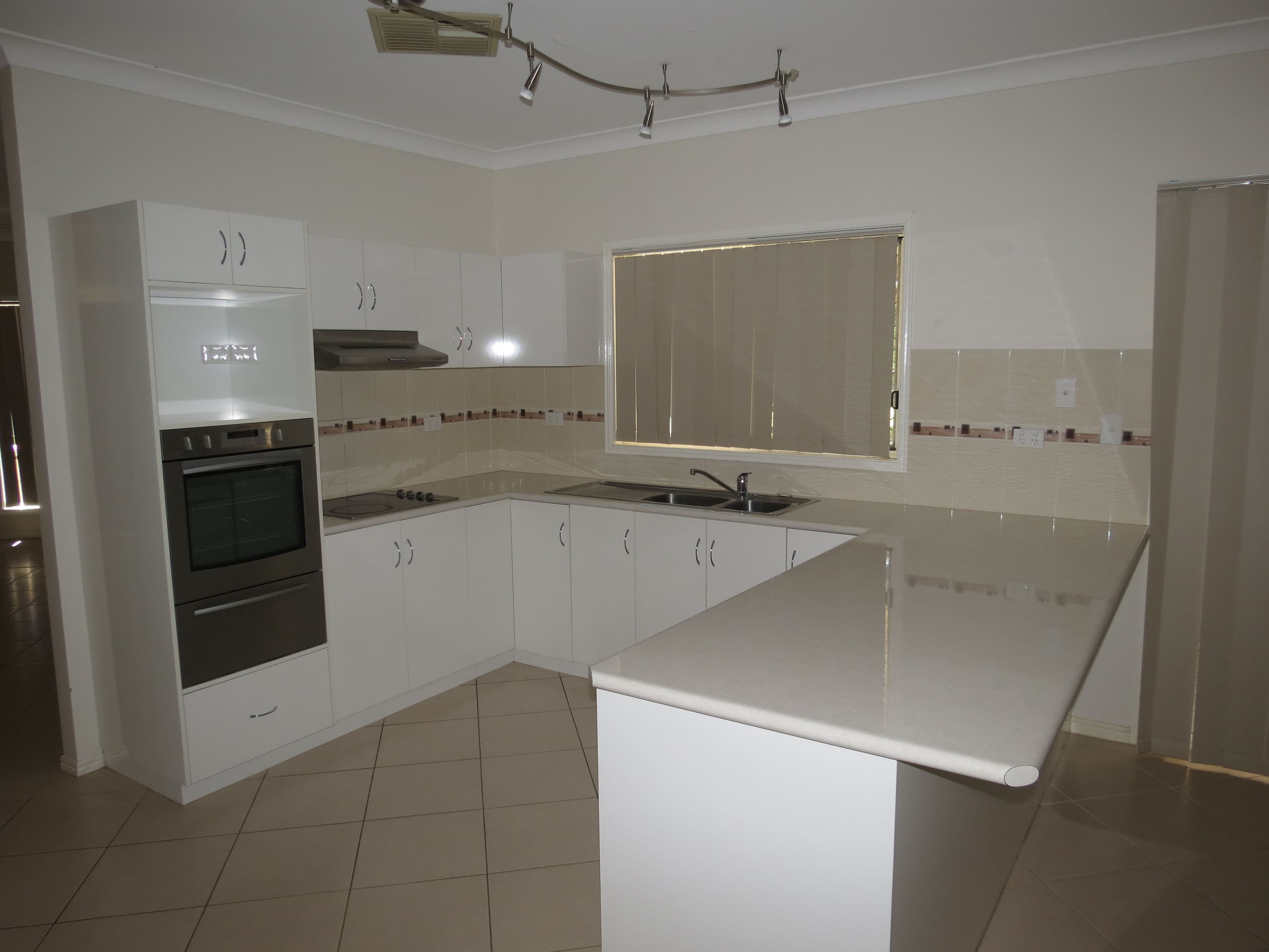 1 Coaker Drive, Emerald QLD 4720, Emerald - Thumbnail 3