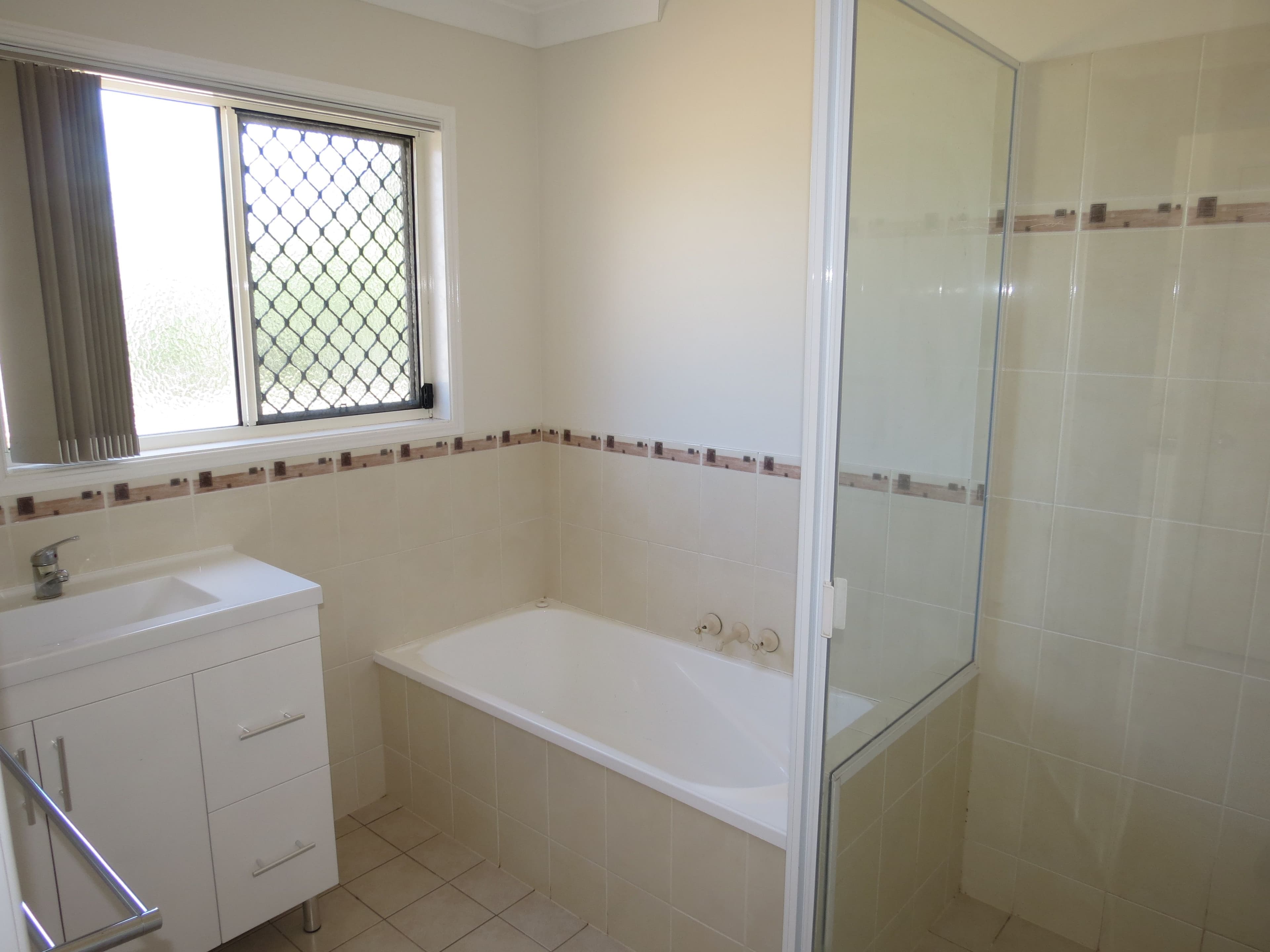 1 Coaker Drive, Emerald QLD 4720, Emerald - Thumbnail 6
