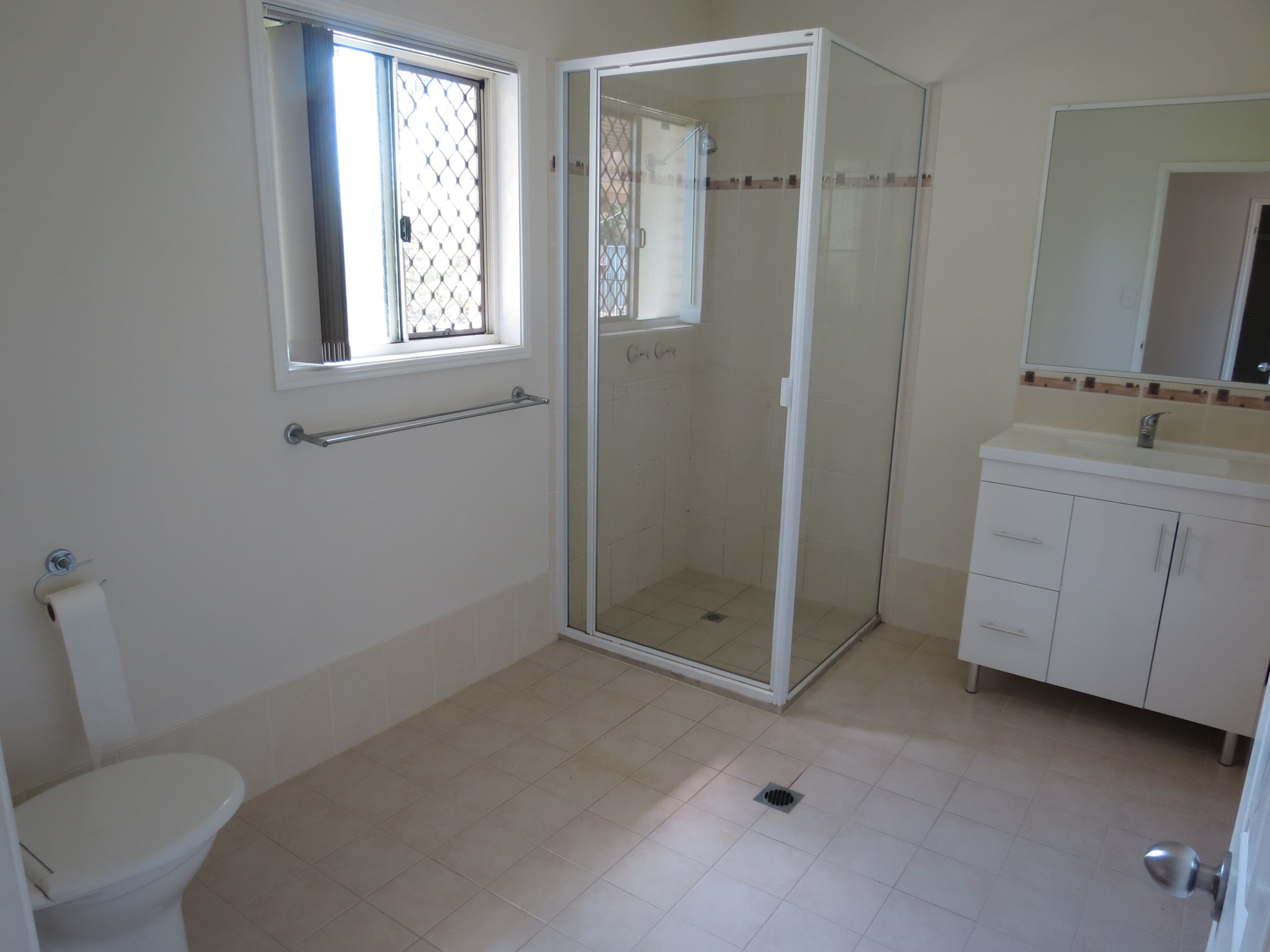 1 Coaker Drive, Emerald QLD 4720, Emerald - Thumbnail 7