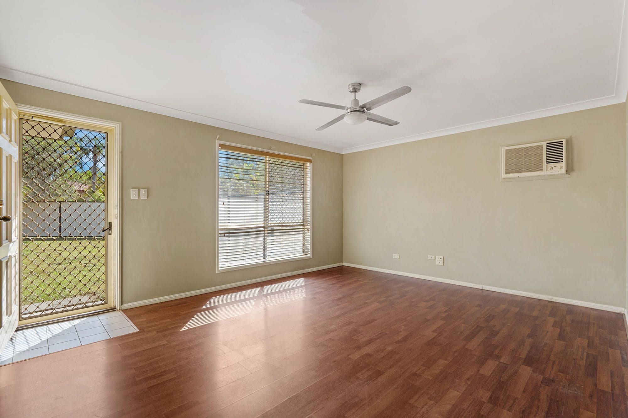 15 Barcrest Court, Crestmead QLD 4132, Crestmead - Thumbnail 2