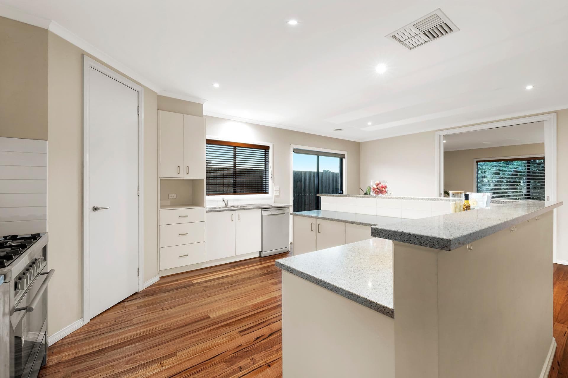8 Knightsbridge Place, Diamond Creek VIC 3089, Diamond Creek - Thumbnail 4