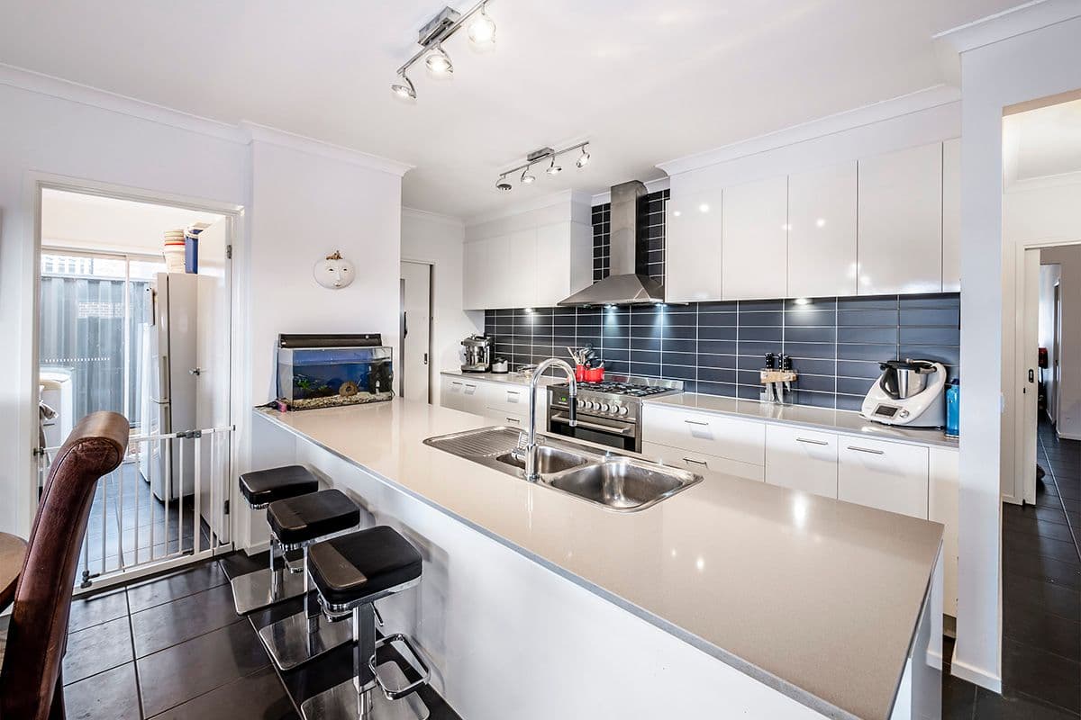 6 Aphrodite Way, Cranbourne West VIC 3977, Cranbourne West - Thumbnail 3