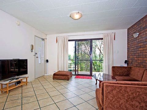 32 Hetherington Street, HERSTON QLD 4006, Herston - Thumbnail 2