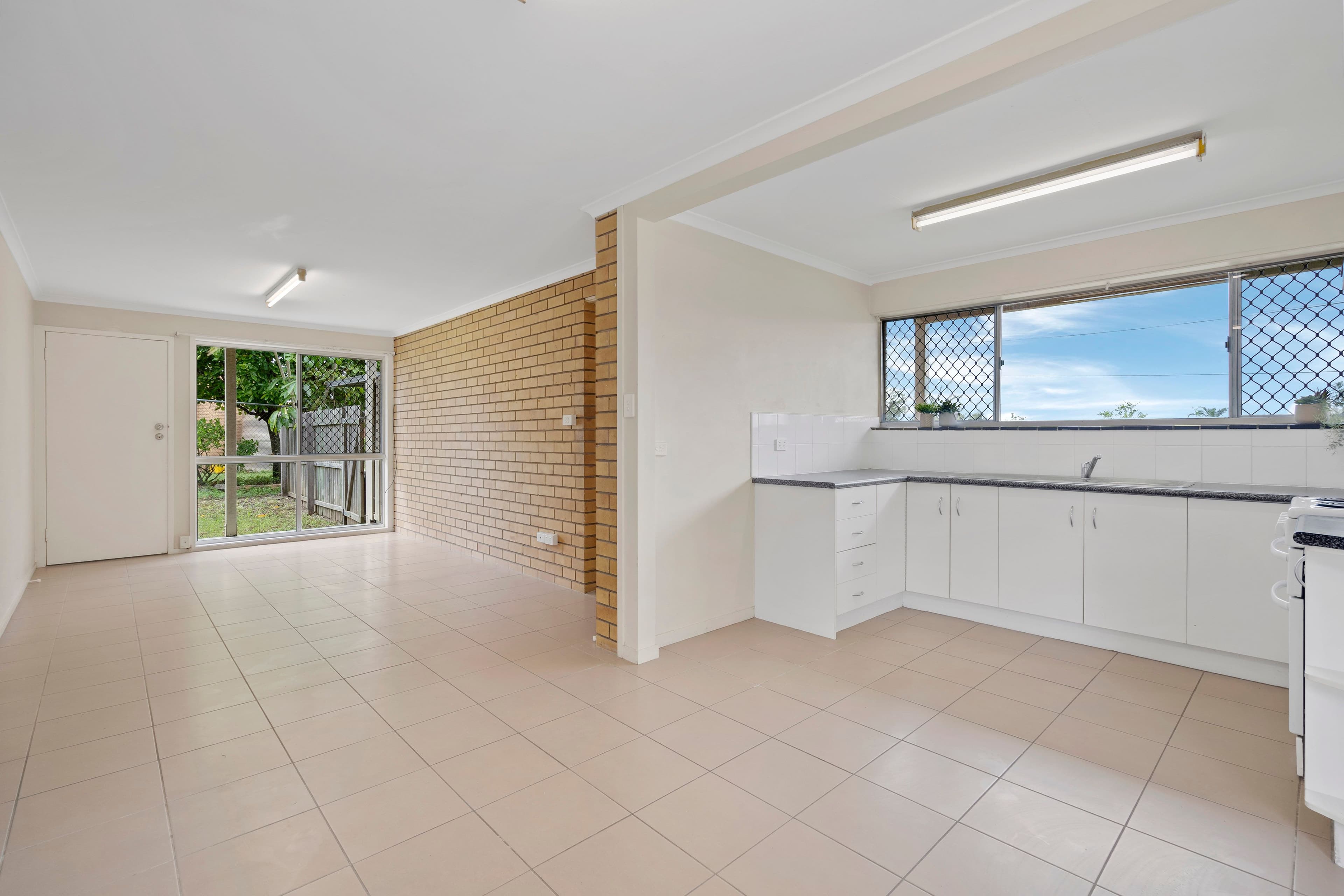 22 Omeo Street, Macgregor QLD 4109, Macgregor - Thumbnail 2