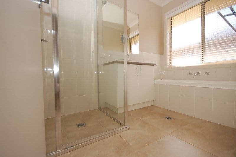 24 Northgrove Drive, GRIFFITH NSW 2680, Griffith - Thumbnail 8