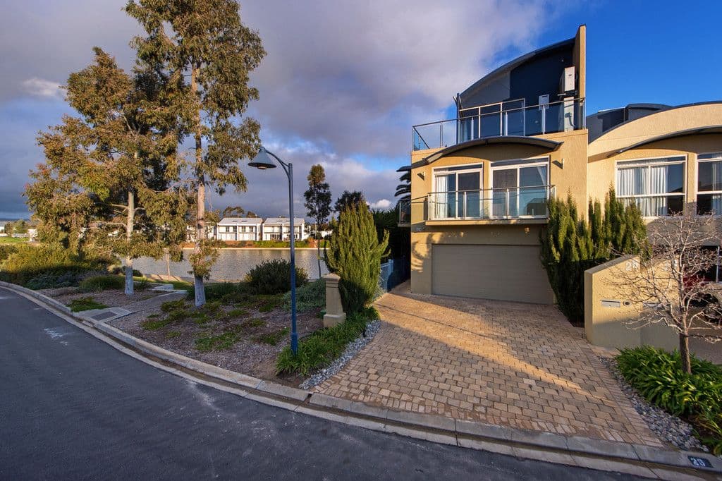 26 Frome Crescent, Mawson Lakes SA 5095, Mawson Lakes - Thumbnail 2