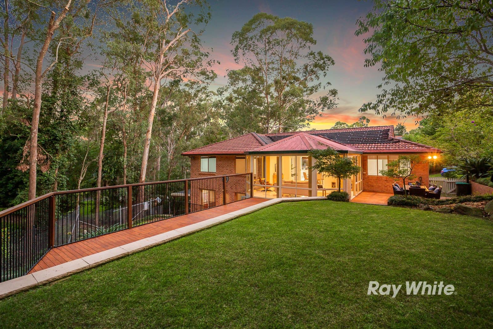 8 Forest Knoll, Castle Hill - Image 1