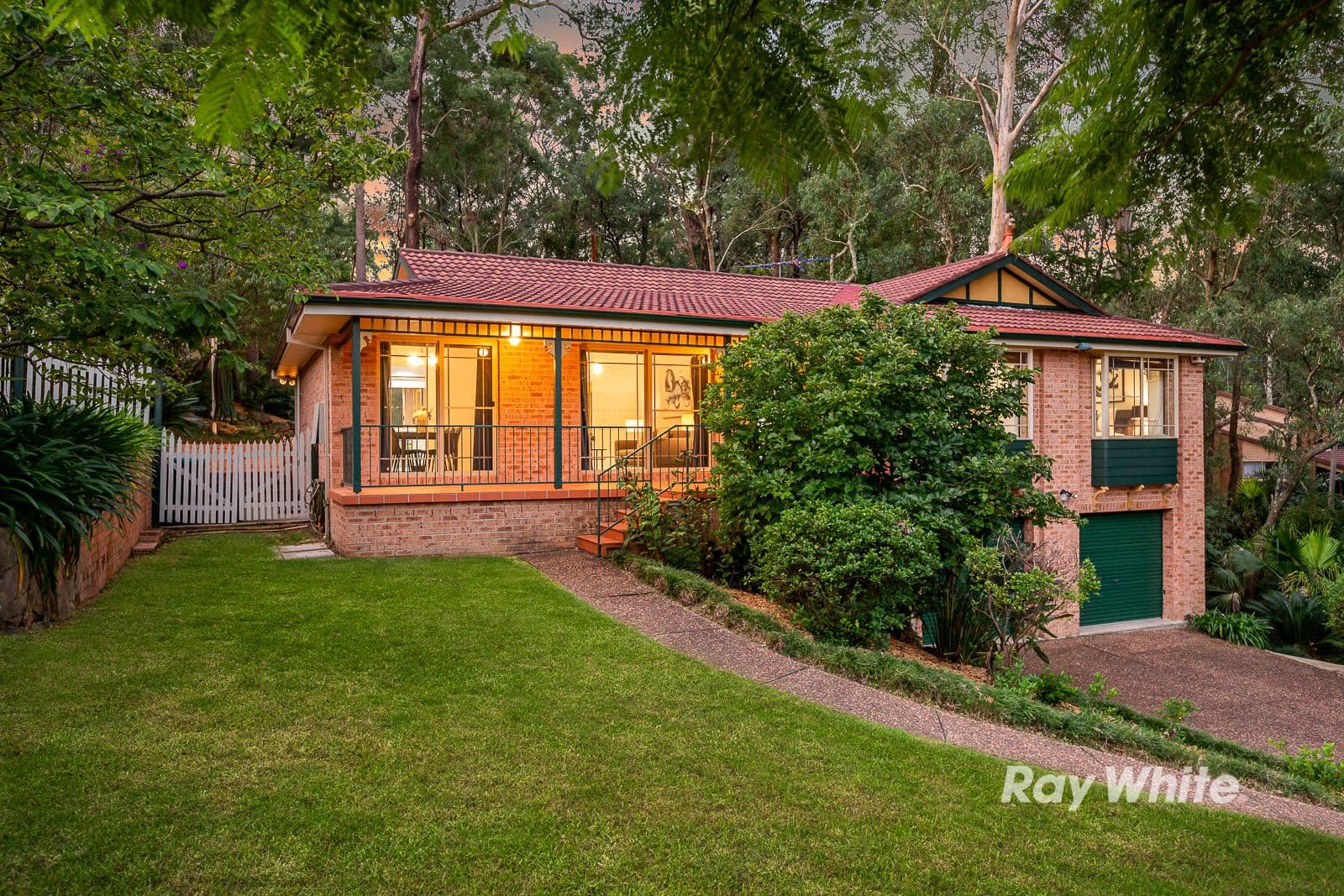 8 Forest Knoll, Castle Hill - Thumbnail 2