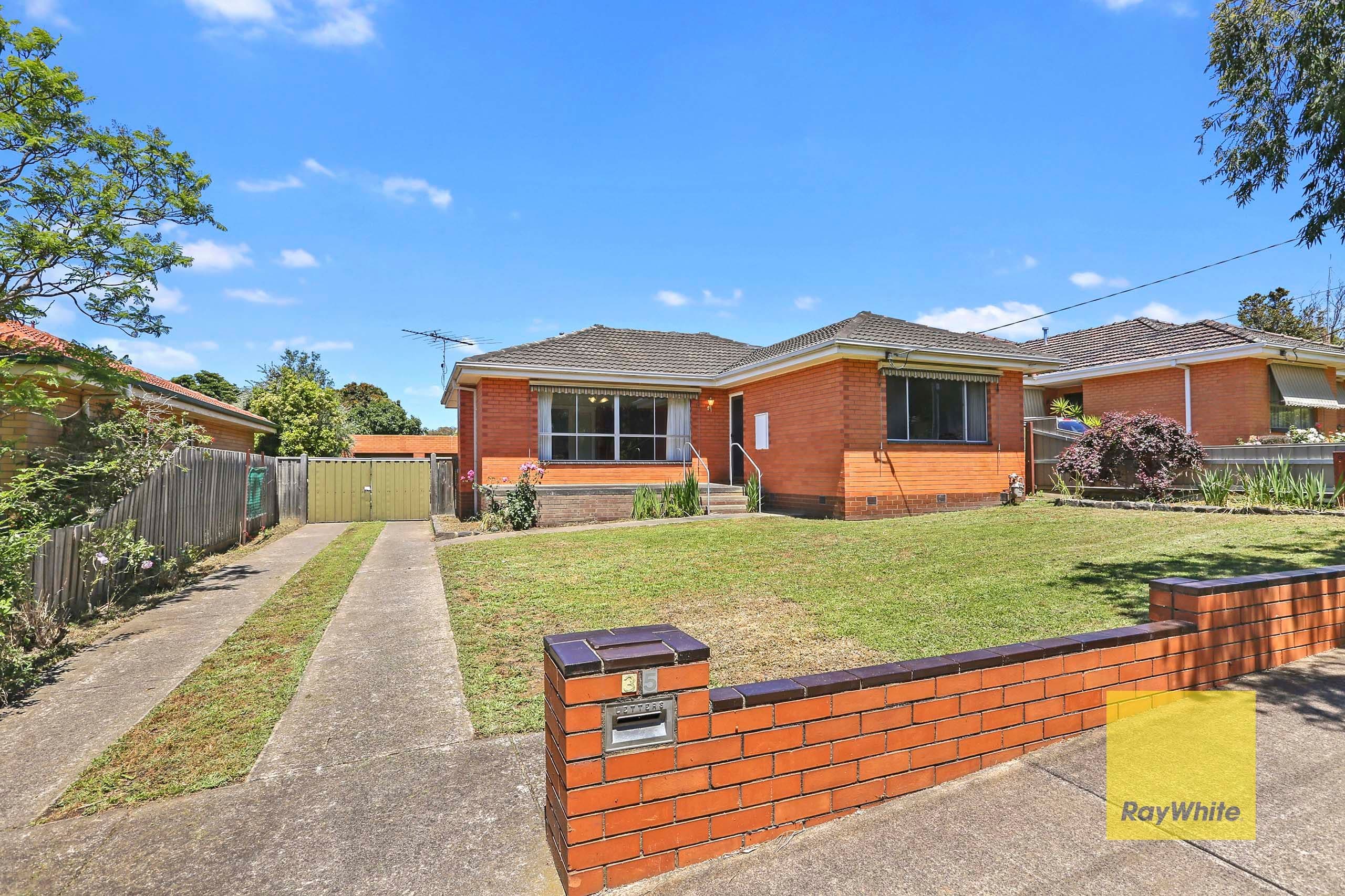 35 Cuthbert Avenue, Highton VIC 3216, Highton - Image 1