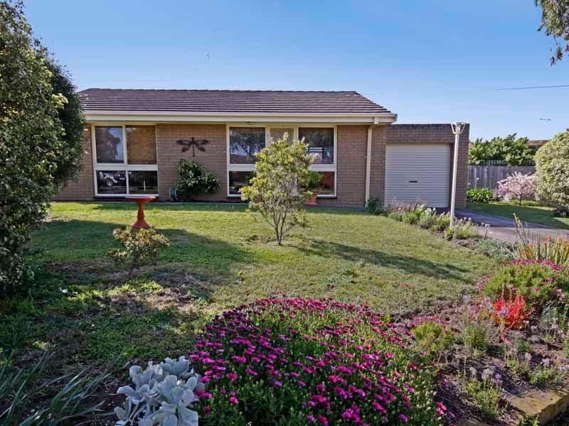18 Pinecrest Drive, HIGHTON VIC 3216, Highton - Image 1