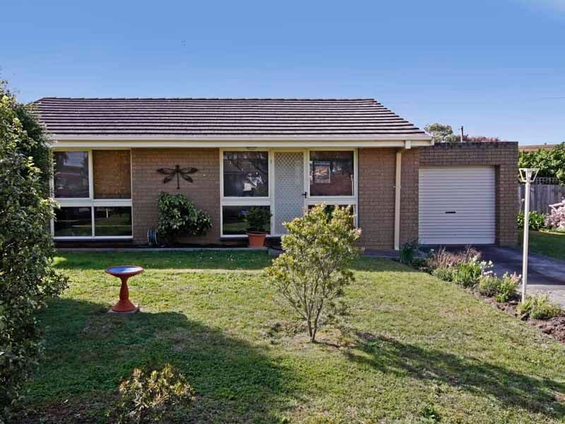 18 Pinecrest Drive, HIGHTON VIC 3216, Highton - Thumbnail 2