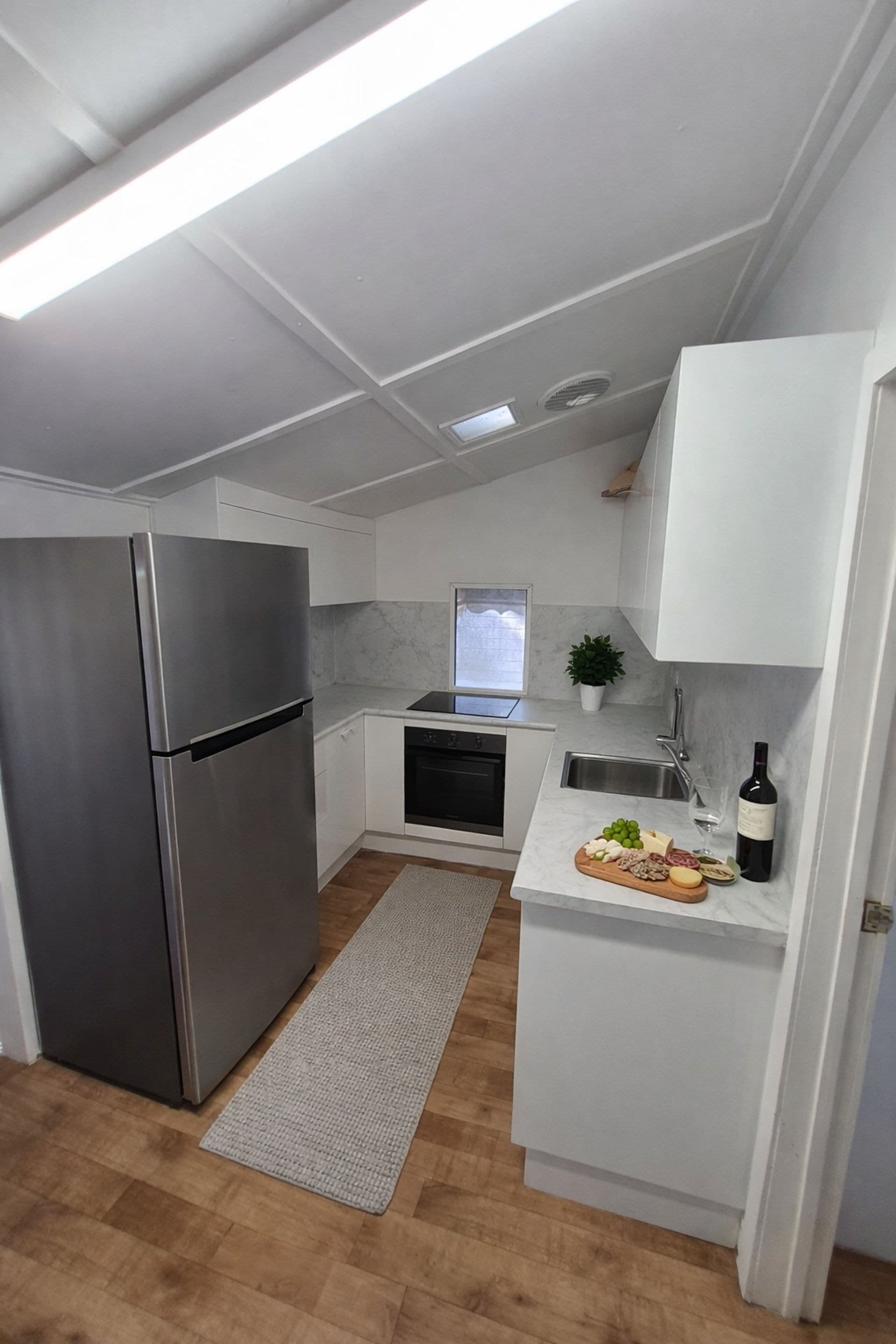 9 Edwards Street, West End, QLD, 4810, West End - Thumbnail 2