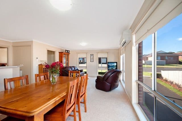 30 Rongoa Drive, WARRNAMBOOL VIC 3280, Warrnambool - Thumbnail 2