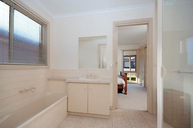 30 Rongoa Drive, WARRNAMBOOL VIC 3280, Warrnambool - Thumbnail 5