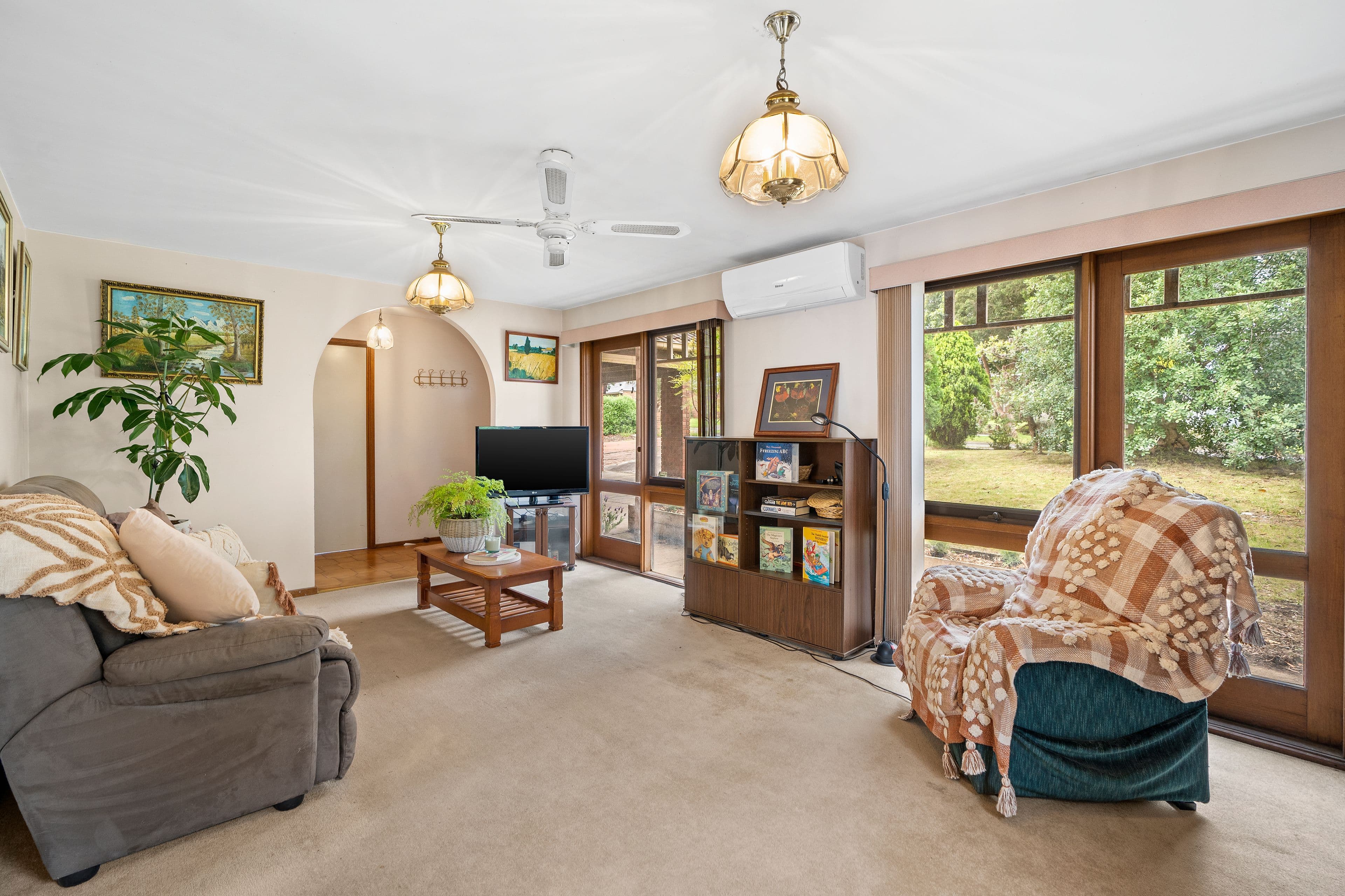 10 Collendina Crescent, Scoresby VIC 3179, Scoresby - Thumbnail 2
