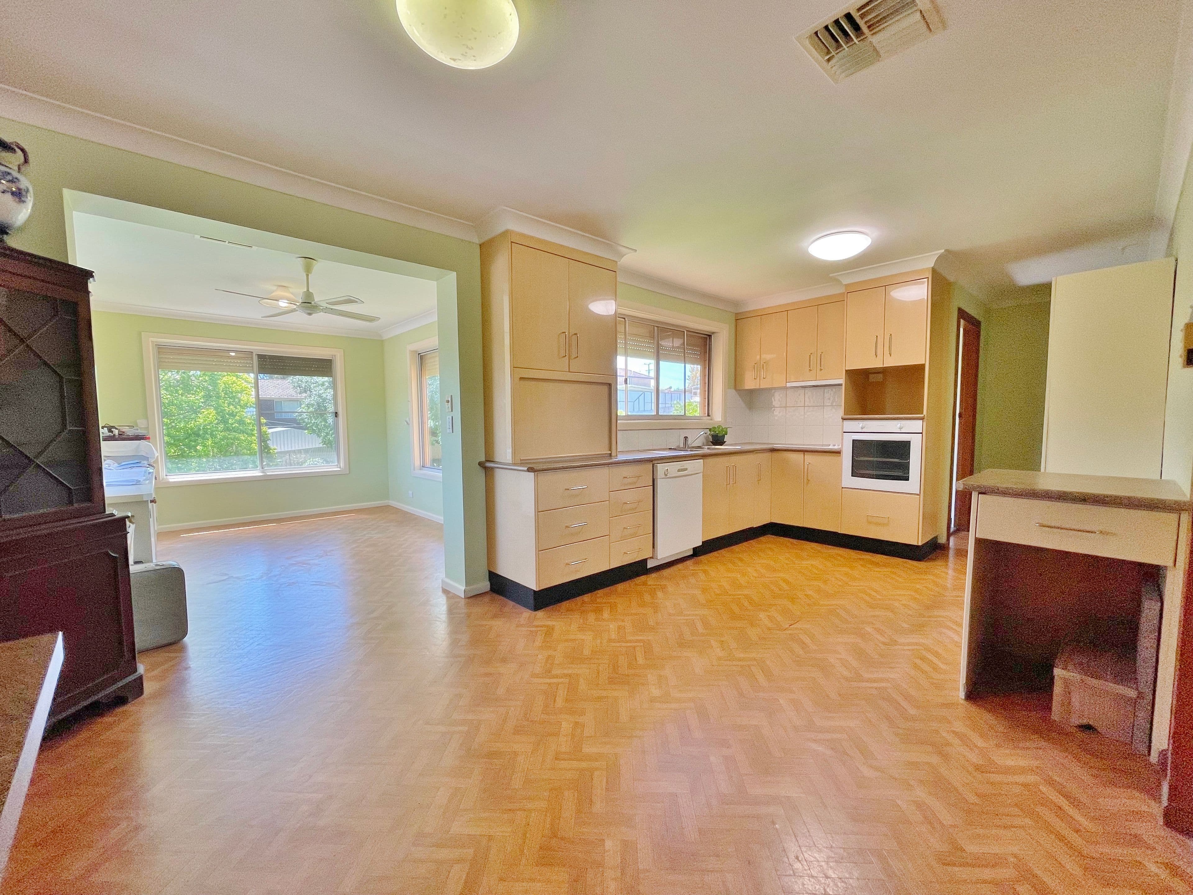 13 Crichton Crescent, Young NSW 2594, Young - Thumbnail 2