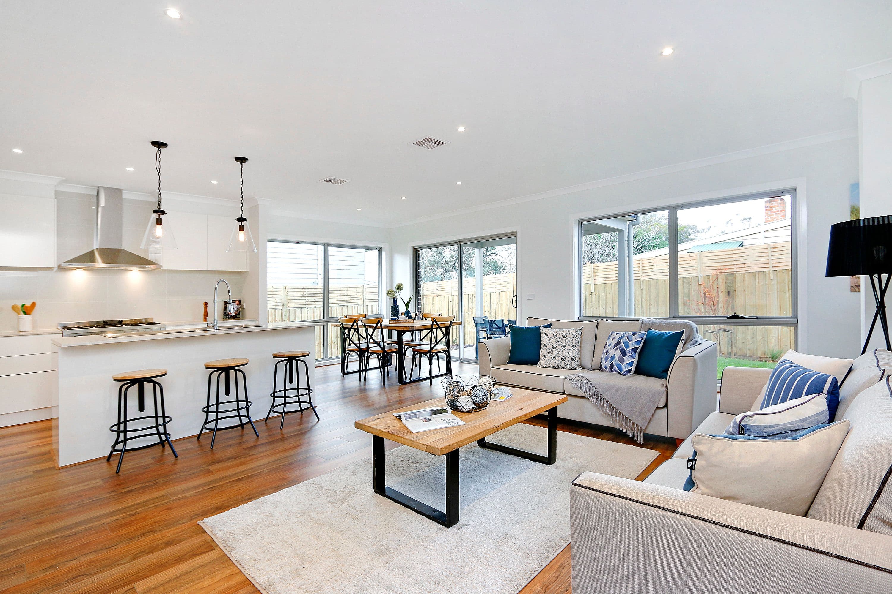 2 Raglan Street (AKA 2/24 Strachans Rd), Mornington VIC 3931, Mornington - Thumbnail 3