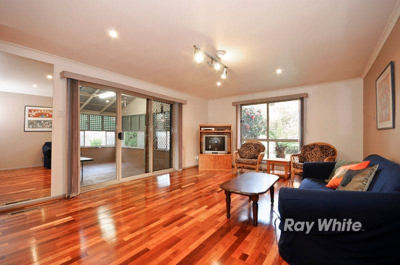4 Sally Close, WANTIRNA SOUTH VIC 3152, Wantirna South - Thumbnail 2