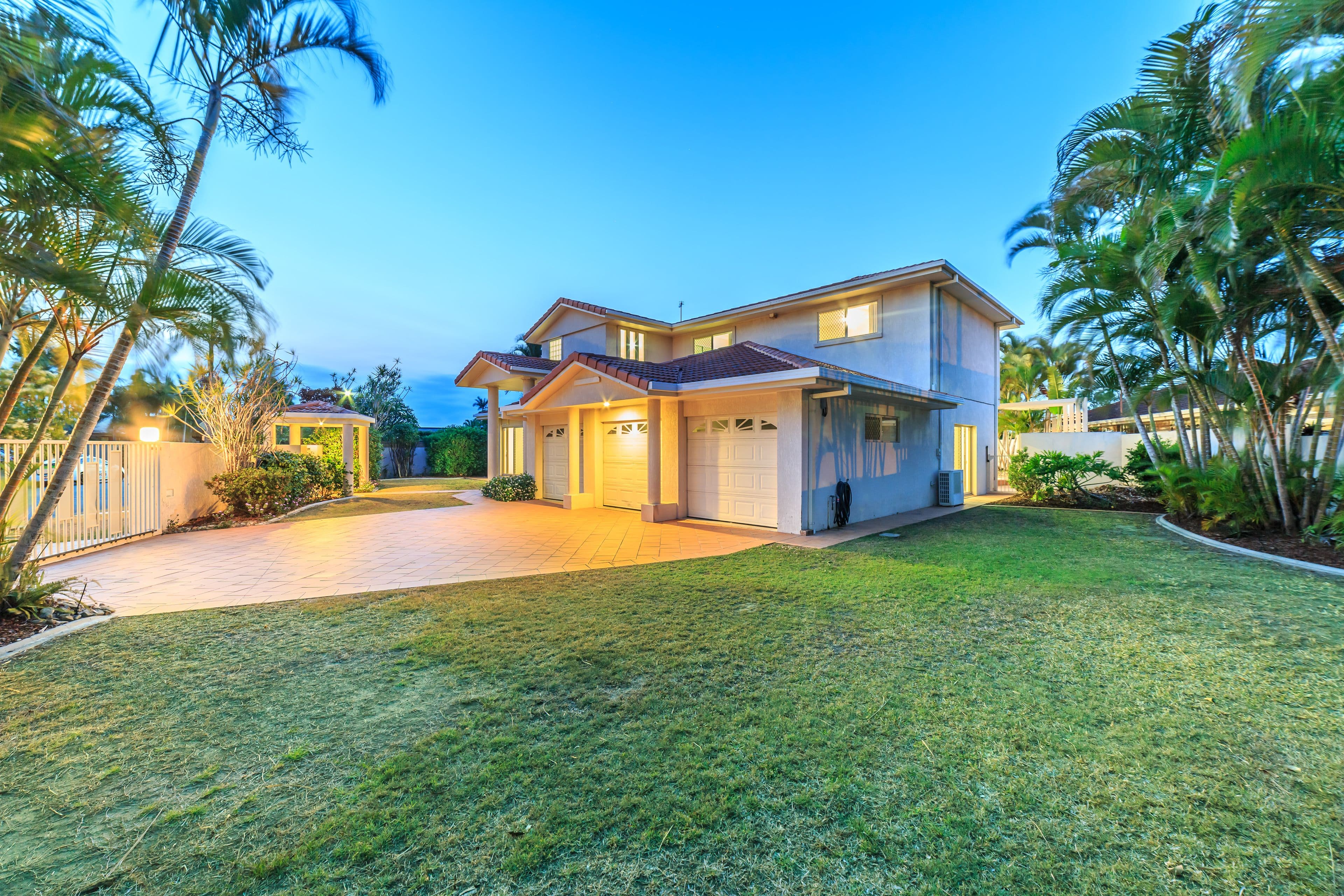 1 Balmoral Avenue, Sorrento QLD 4217, Sorrento - Thumbnail 2