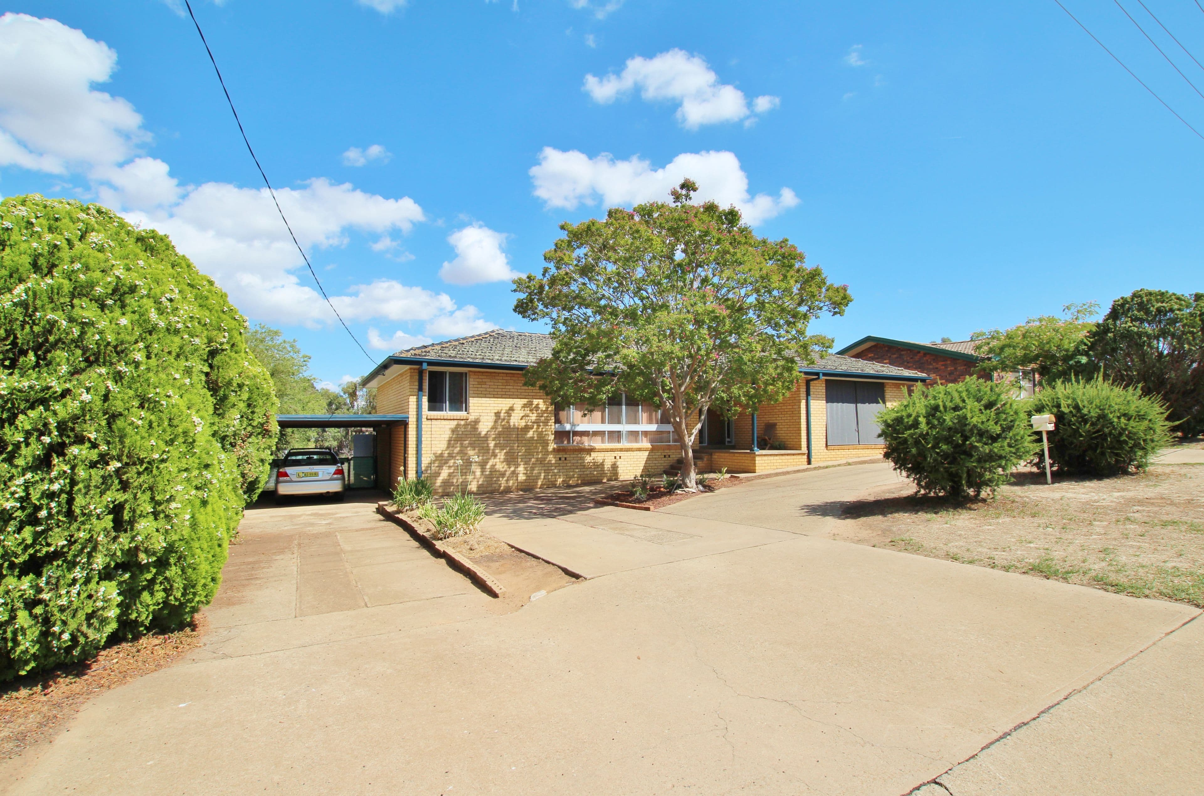 70 Blackett Avenue, Young NSW 2594, Young - Thumbnail 2