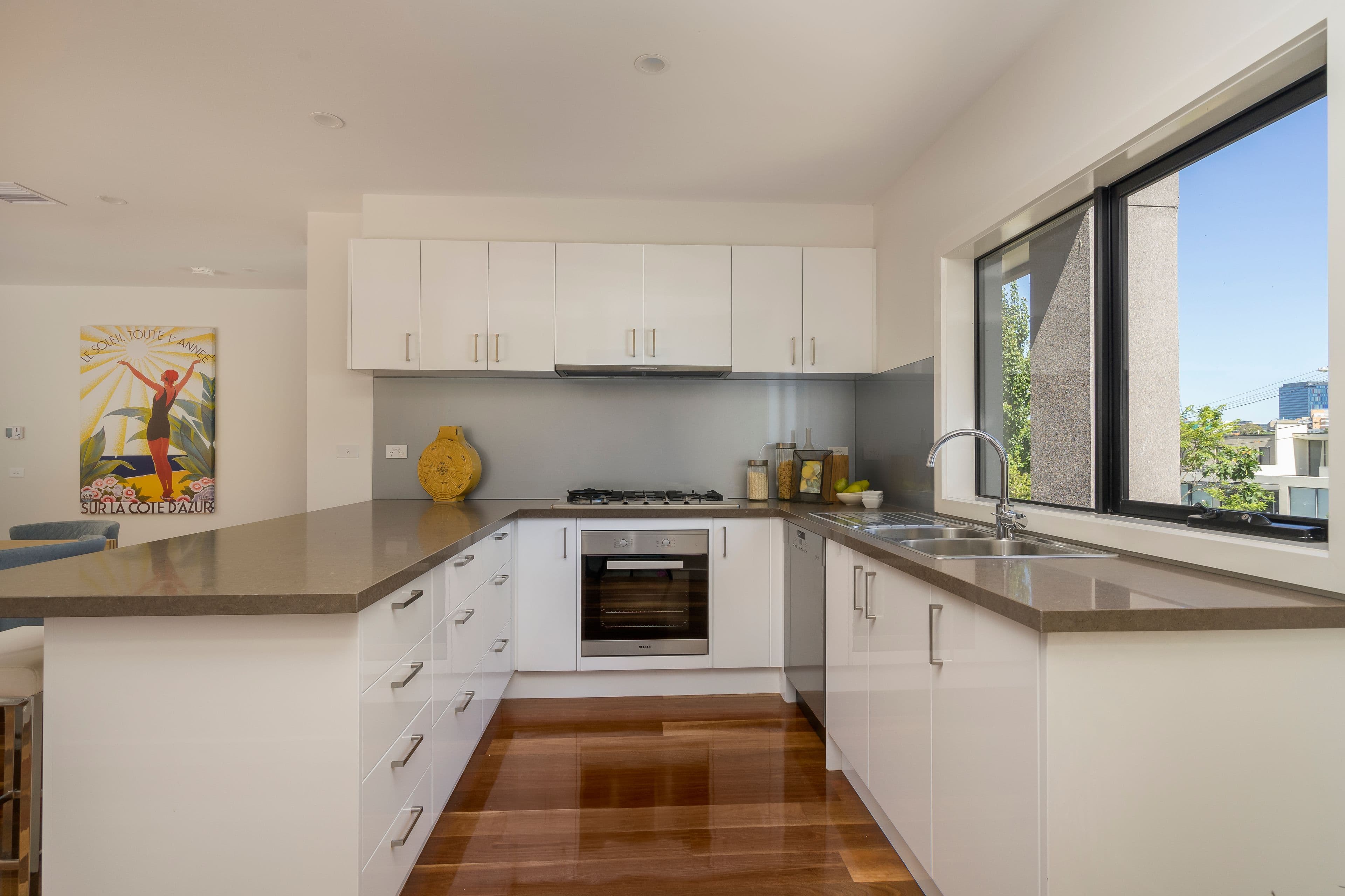 10 Strabane Avenue, Mont Albert North VIC 3129, Mont Albert North - Thumbnail 3