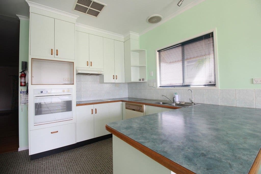 18 Sunflower Place, Emerald QLD 4720, Emerald - Thumbnail 6