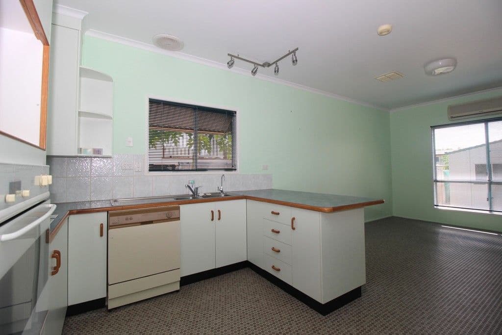 18 Sunflower Place, Emerald QLD 4720, Emerald - Thumbnail 7